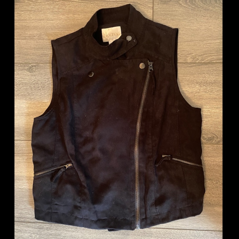 Black Decree Cross Body Zip Vest
